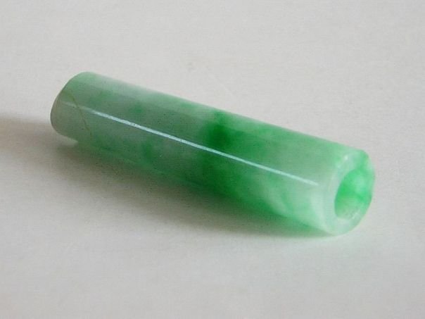 Jadeite feather holder – (6590)